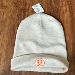 NWT WARM REVOLUTION BEANIE LULULEMON